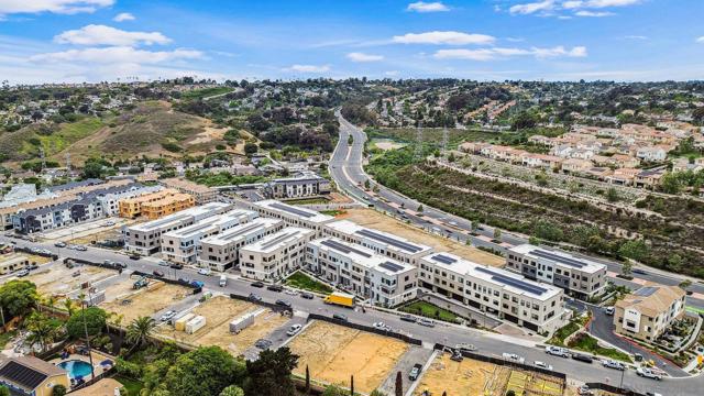 2581 Broom Ln, Carlsbad CA: https://media.crmls.org/mediaz/7dc4647d-1eba-4717-a890-1ce3c32542f0.jpg