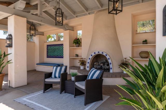 17716 Via De Fortuna, Rancho Santa Fe CA: https://media.crmls.org/mediaz/7dc585fa-4c22-4461-8e37-a10c00ed8a1e.jpg