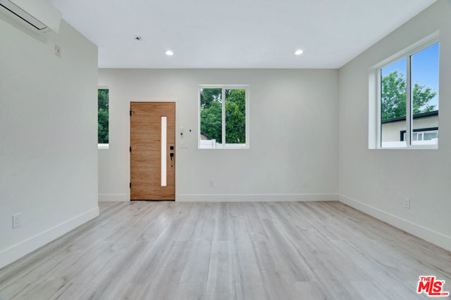 19513 Cantara Street, Reseda CA: https://media.crmls.org/mediaz/7dc58f51-5485-46e7-af1f-f8ebf9f846af.jpg