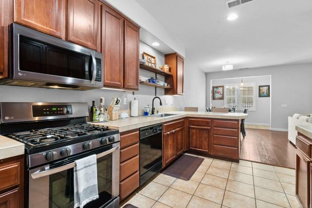 Detail Gallery Image 16 of 42 For 1459 Claude Ln #4,  Chula Vista,  CA 91913 - 3 Beds | 2/1 Baths