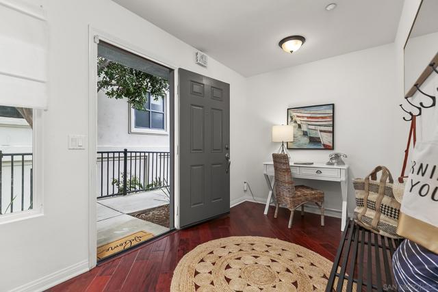 3528 Shoreline Bluff Ln, San Diego CA: https://media.crmls.org/mediaz/7dc5c46a-e57e-4aad-bd97-feedbb6e8f29.jpg