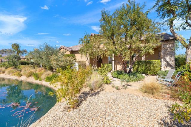 37 Shoreline Drive, Rancho Mirage CA: https://media.crmls.org/mediaz/7dc63047-acbf-4856-8ee6-590683c3039a.jpg