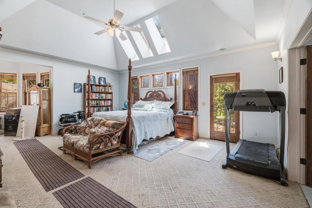 https://media.crmls.org/mediaz/7dc65d5c-cd58-4854-be2d-0447116054b0.jpg?preset=X-Large