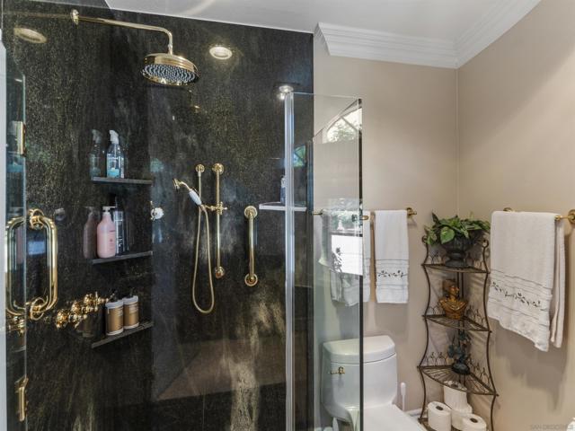 17502 Corte Lomas Verdes, Poway CA: https://media.crmls.org/mediaz/7dc6da47-c801-438e-af63-6659ff4b67c3.jpg