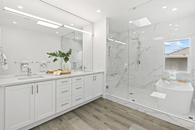 1384 Cynthia Ln, Carlsbad CA: https://media.crmls.org/mediaz/7dc6f23e-33bf-4300-8247-5a43ef963f8e.jpg