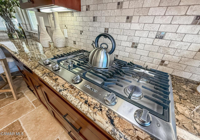 3331 Monte Carlo Drive, Thousand Oaks CA: https://media.crmls.org/mediaz/7dc7625b-07a9-4ebc-86e2-ba581adf59e3.jpg