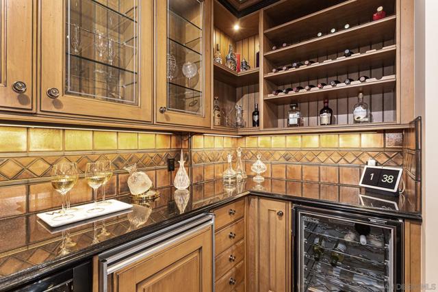 700 Front St, San Diego CA: https://media.crmls.org/mediaz/7dc7fa55-2eac-424a-b92a-22675e43d9ee.jpg