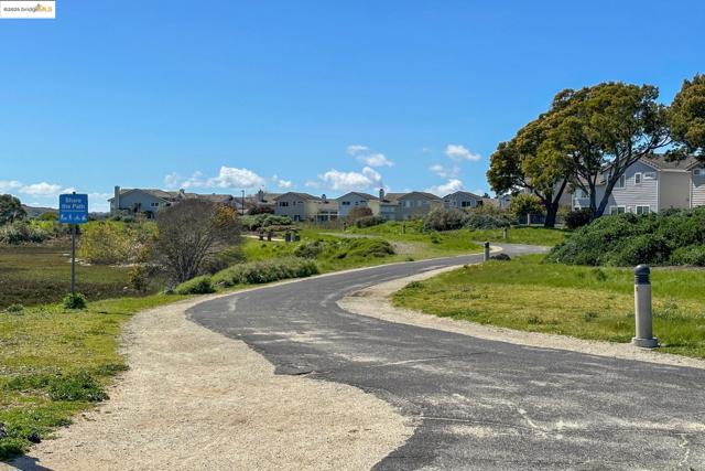 197 Lakeshore Ct, Richmond CA: https://media.crmls.org/mediaz/7dc8d1ec-b56f-4fdc-aa7b-d7238053dac2.jpg