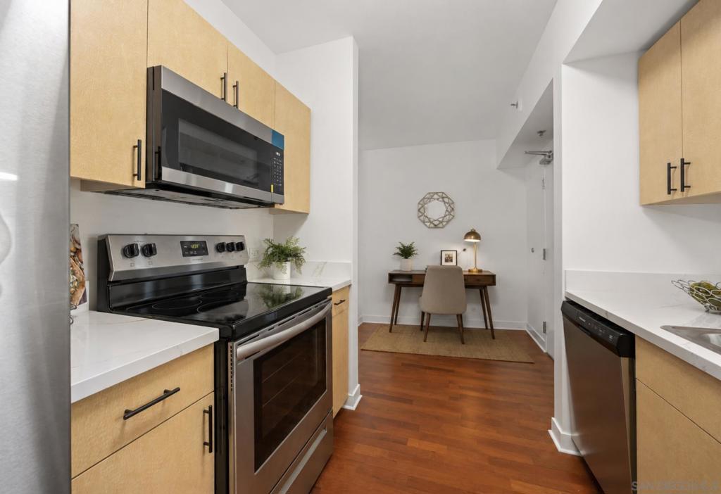 425 W Beech Street - photo 10