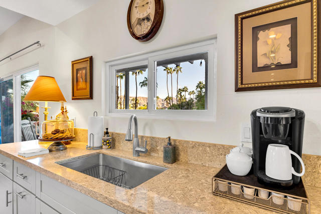 527 Jade Lane, Palm Springs CA: https://media.crmls.org/mediaz/7dc9e868-3b79-43a2-9c4f-f545beac9737.jpg