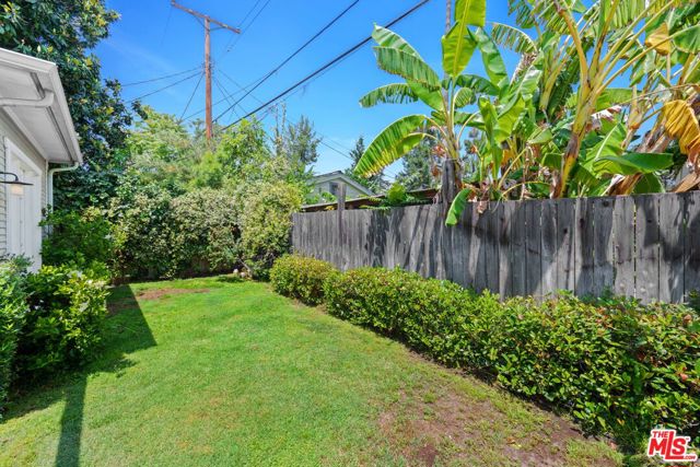 568 N Gower Street, Los Angeles CA: https://media.crmls.org/mediaz/7dca2364-4503-4360-923e-8e21c0adbe37.jpg
