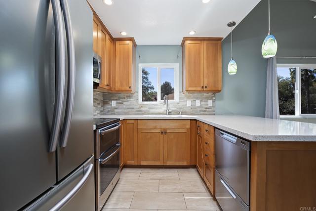 Detail Gallery Image 10 of 26 For 11337 Avenida De Los Lobos #C,  San Diego,  CA 92127 - 2 Beds | 2 Baths