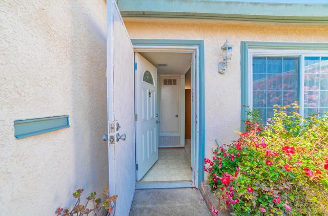 1619 Seville Street, Salinas CA: https://media.crmls.org/mediaz/7dca7d36-ec30-4f17-b26f-70b94cd140a7.jpg