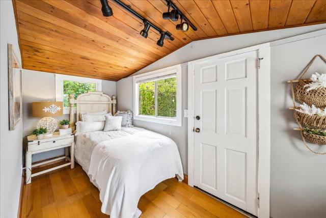 799 Grace Street, Monterey CA: https://media.crmls.org/mediaz/7dca80e0-a3b0-4ec5-86d0-51661f1aeb0b.jpg