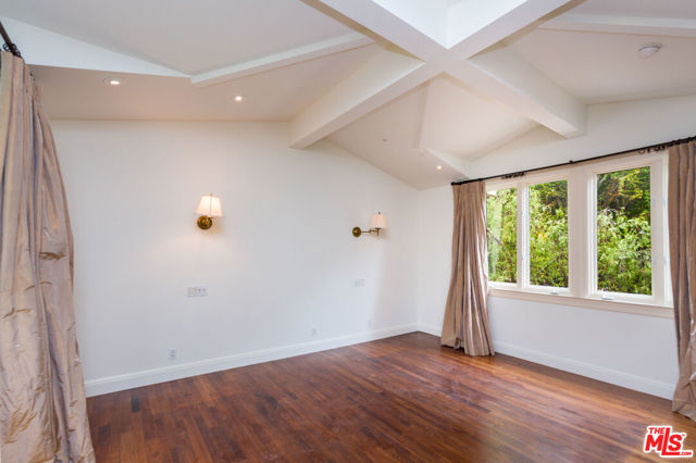 1290 Sunset Plaza Drive, Los Angeles CA: https://media.crmls.org/mediaz/7dcadf32-620f-4337-aed8-760d3a153301.jpg