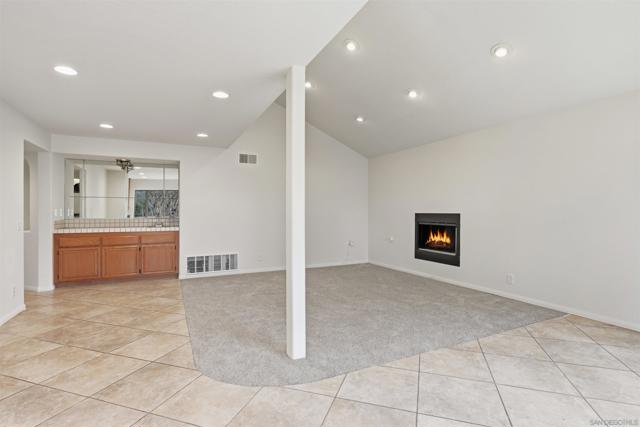 4596 Coronado Drive, Oceanside CA: https://media.crmls.org/mediaz/7dcbfc01-5aa6-48a9-a348-832afab5200b.jpg
