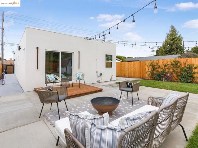 1415 10Th St, Berkeley CA: https://media.crmls.org/mediaz/7dcc76f1-eae4-41ee-af30-c669c6557699.jpg