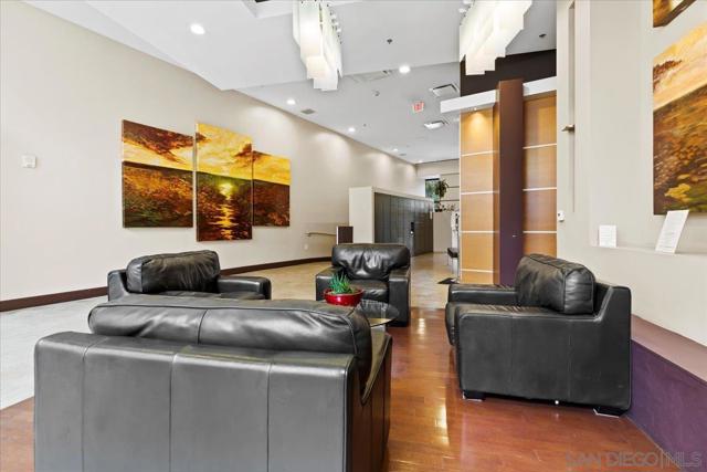 530 K St, San Diego CA: https://media.crmls.org/mediaz/7dcce512-6bdd-4ff8-a8a2-79532b80f3bc.jpg