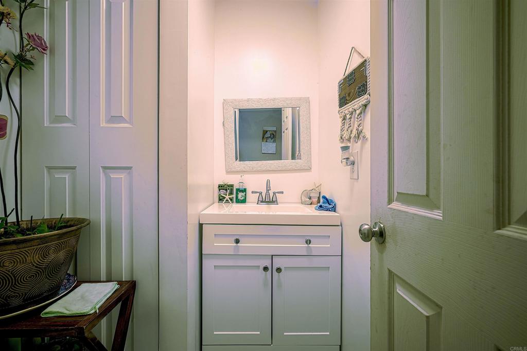 https://media.crmls.org/mediaz/7dcd20d1-f3fc-494b-88b2-3b084646d6d3.jpg?preset=X-Large