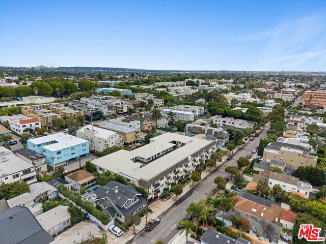 2721 2nd Street, Santa Monica CA: https://media.crmls.org/mediaz/7dce03bb-ed50-4e3c-9bec-4bd00b31883b.jpg