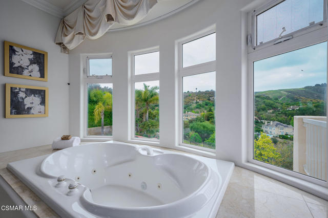 7111 Los Coyotes Place, Camarillo CA: https://media.crmls.org/mediaz/7dcf757f-79cd-4411-b5af-ce0e32ca3670.jpg