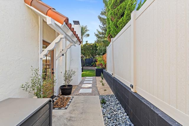 Detail Gallery Image 3 of 37 For 6727 Corintia St, Carlsbad,  CA 92009 - 3 Beds | 2 Baths