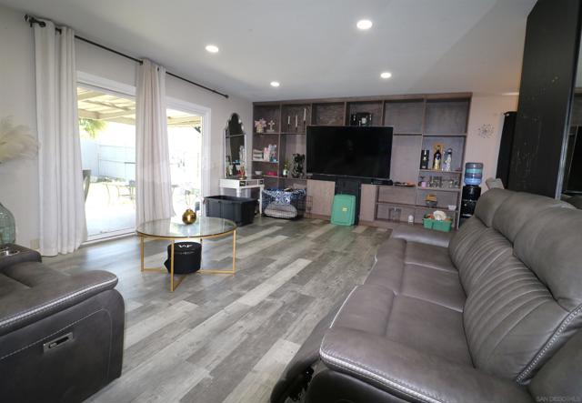 1252 Fourth Ave, Chula Vista CA: https://media.crmls.org/mediaz/7dd048de-c4ca-46e7-bb42-549cf342b7e2.jpg