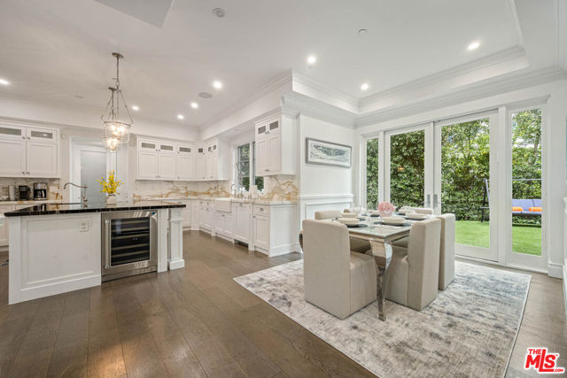 126 N Canyon View Drive, Los Angeles CA: https://media.crmls.org/mediaz/7dd08d27-c883-48cf-a573-c22b2678ce91.jpg