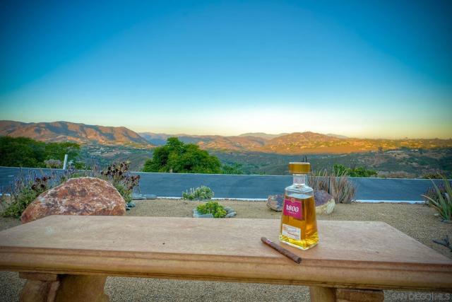 2064 Santa Margarita Dr., Fallbrook CA: https://media.crmls.org/mediaz/7dd17a5e-1d8c-42fb-be3f-e2e9c0b2d078.jpg