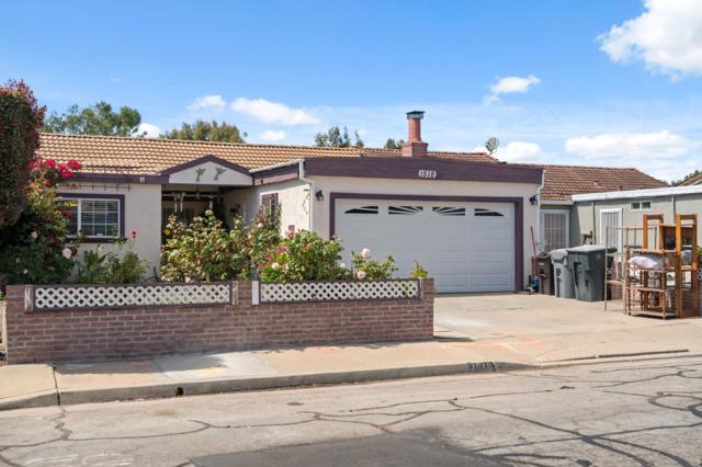 1518 Duran Circle, Salinas CA: https://media.crmls.org/mediaz/7dd18ce5-2463-4db4-8bcf-5e45077628da.jpg