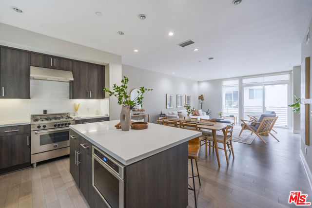 1400 N Fuller Avenue, Los Angeles CA: https://media.crmls.org/mediaz/7dd1cf87-1dfb-48b6-a8e2-c2098cf546f7.jpg