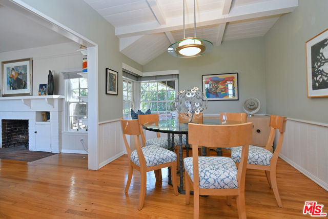 15213 Del Gado Drive, Sherman Oaks CA: https://media.crmls.org/mediaz/7dd22684-44b7-4321-a5db-2a94d7b97976.jpg