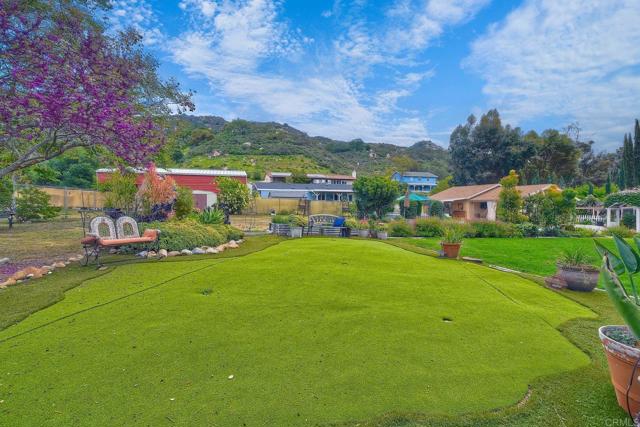 3097 Hidden Creek, Escondido CA: https://media.crmls.org/mediaz/7dd276ac-99fb-4c4f-bee9-d192d647a32a.jpg