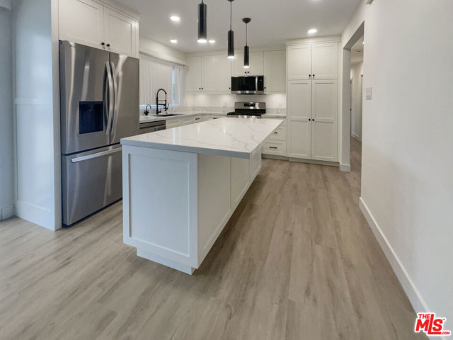 495 N Wendy Drive, Newbury Park CA: https://media.crmls.org/mediaz/7dd2f29f-4a98-4445-8b4e-824e782e6e33.jpg
