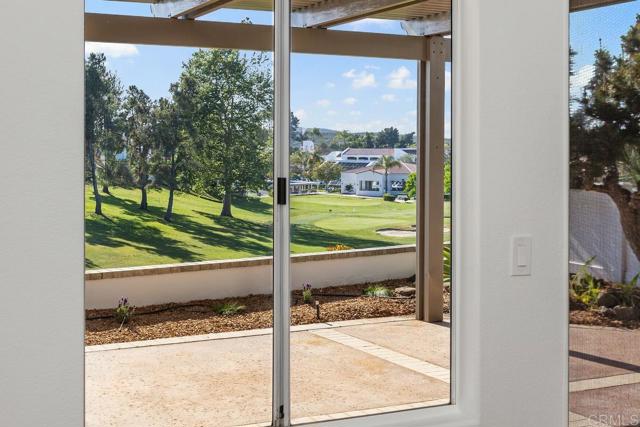 4905 Alicante Way, Oceanside CA: https://media.crmls.org/mediaz/7dd393d2-1786-45d3-befe-a0090799ff64.jpg