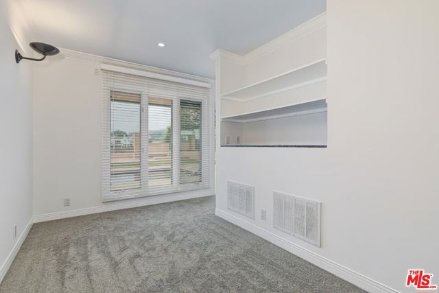 401 Alma Real Drive, Pacific Palisades CA: https://media.crmls.org/mediaz/7dd3d183-7122-4aef-8e7f-e1399b760635.jpg