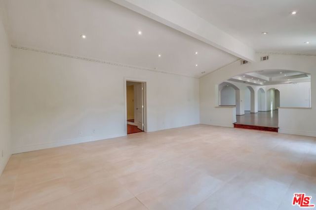 114 S Layton Drive, Los Angeles CA: https://media.crmls.org/mediaz/7dd49c09-38f2-473b-a50f-4f31721b3988.jpg