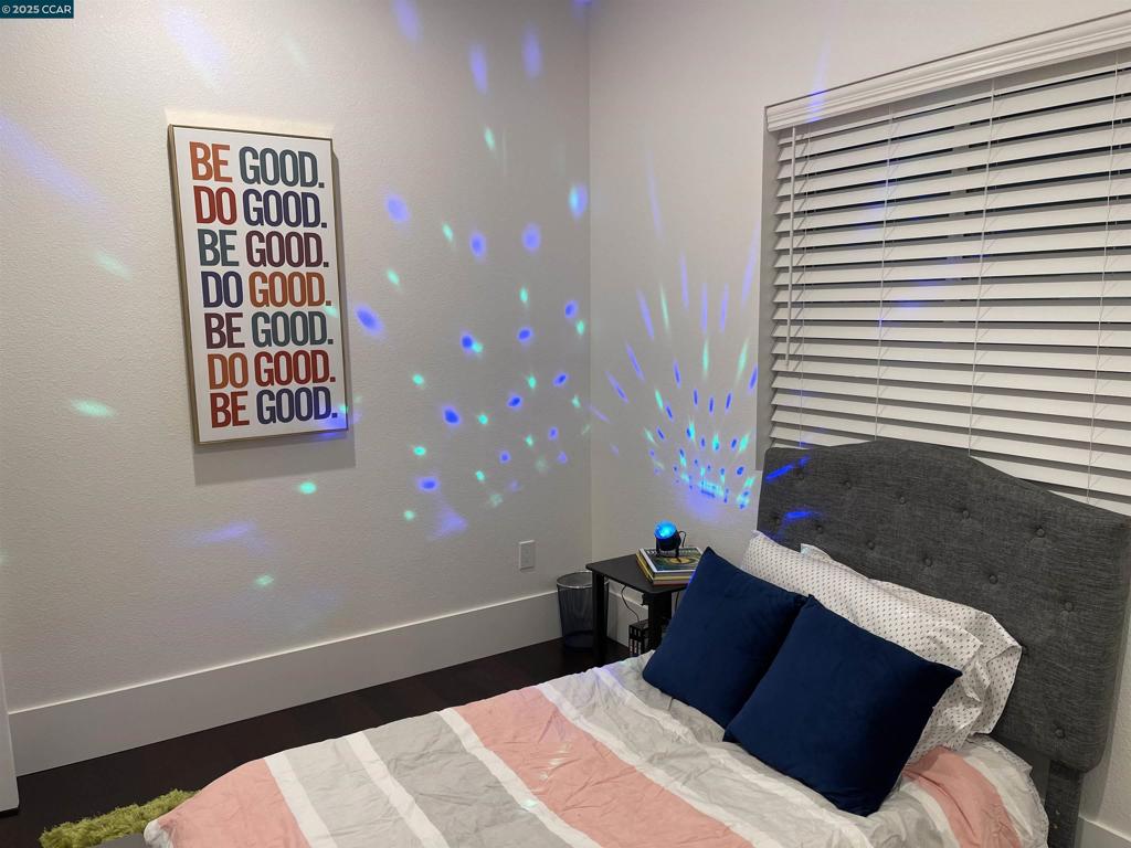 https://media.crmls.org/mediaz/7dd4a589-2abb-4593-a4d7-584968221cf4.jpg?preset=X-Large