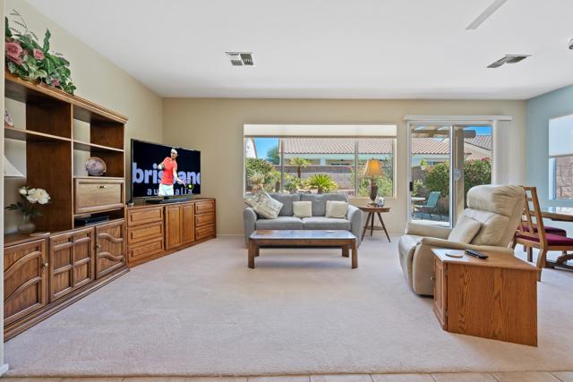 37410 Medjool Avenue, Palm Desert CA: https://media.crmls.org/mediaz/7dd4ce2b-b3ec-44d0-a357-9e597842c038.jpg