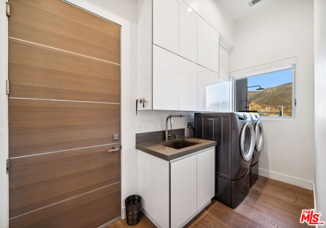 10715 Yerba Buena Road, Malibu CA: https://media.crmls.org/mediaz/7dd4ed81-216a-4b94-8709-05d81042eb0e.jpg