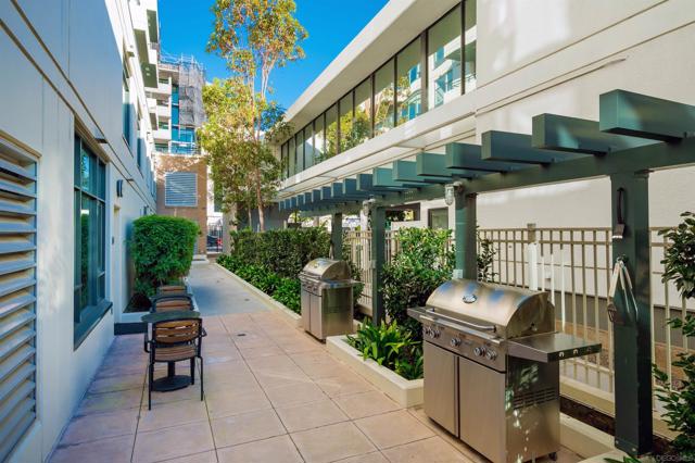 475 Redwood, San Diego CA: https://media.crmls.org/mediaz/7dd52981-201a-4c62-a454-a25317d58d66.jpg