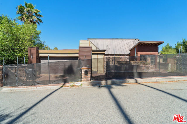 837 Linda Flora Drive, Los Angeles CA: https://media.crmls.org/mediaz/7dd547c0-bb7d-44b4-88ab-8de3ff687d35.jpg