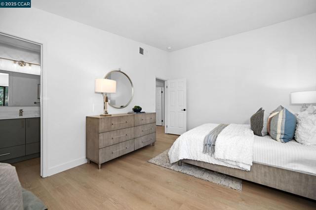 2085 Shady Creek Pl, Danville CA: https://media.crmls.org/mediaz/7dd63a62-8db6-4dee-a7fd-e285e5460feb.jpg