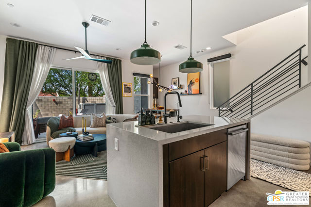 482 Paragon Loop, Palm Springs CA: https://media.crmls.org/mediaz/7dd64444-2136-4930-a545-a91359b534c8.jpg