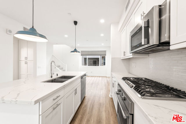 516 E Imperial Avenue, El Segundo CA: https://media.crmls.org/mediaz/7dd65bba-4da7-4841-b8e4-a614bdd981f5.jpg