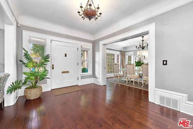 136 Fremont Place, Los Angeles CA: https://media.crmls.org/mediaz/7dd686a5-1ae8-4188-aa0a-afe5a1eedf3f.jpg