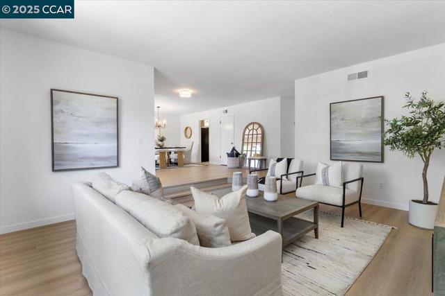 115 Saint Jean Ct, Danville CA: https://media.crmls.org/mediaz/7dd6ac1e-151b-46e5-ab3c-71757d75b5d6.jpg