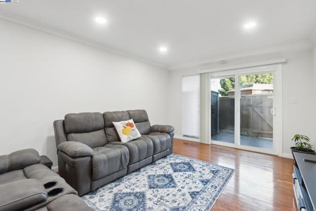 Image 7 of 25 For 38455 Bronson St  128