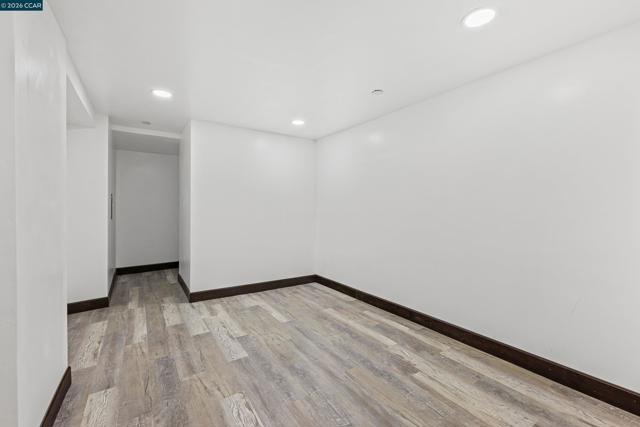 Image 38 of 48 For 390 Guttenberg St