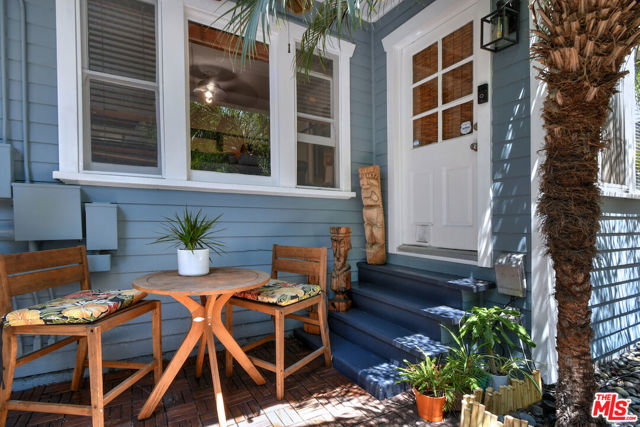 224 Horizon Avenue, Venice CA: https://media.crmls.org/mediaz/7dd798a4-db4a-4f24-b588-060d9c7d4b85.jpg